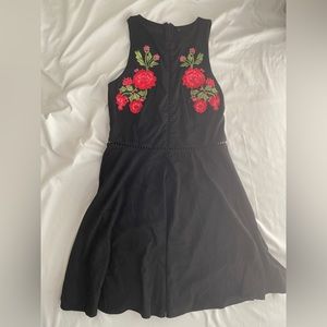 💖 4 for $25 sale 🎉 
Forever 21 black embroidered floral dress